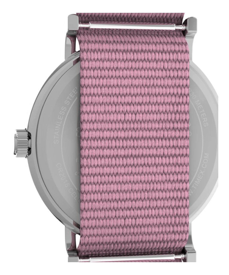 Parte trasera de caja de acero inoxidable del reloj DEL MORAL | RELOJES Timex Weekender con correa de tela rosa