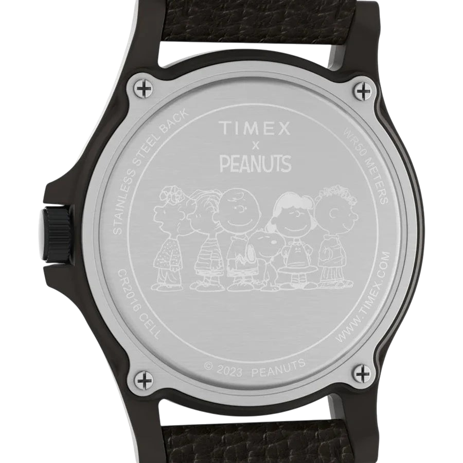 Parte trasera de la caja de acero inoxidable del reloj DEL MORAL | RELOJES Timex Expedition Peanuts con grabado Snoopy