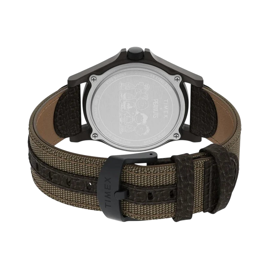 Parte trasera de la caja del reloj DEL MORAL | RELOJES Timex Expedition Peanuts con grabado de Snoopy y correa mixta