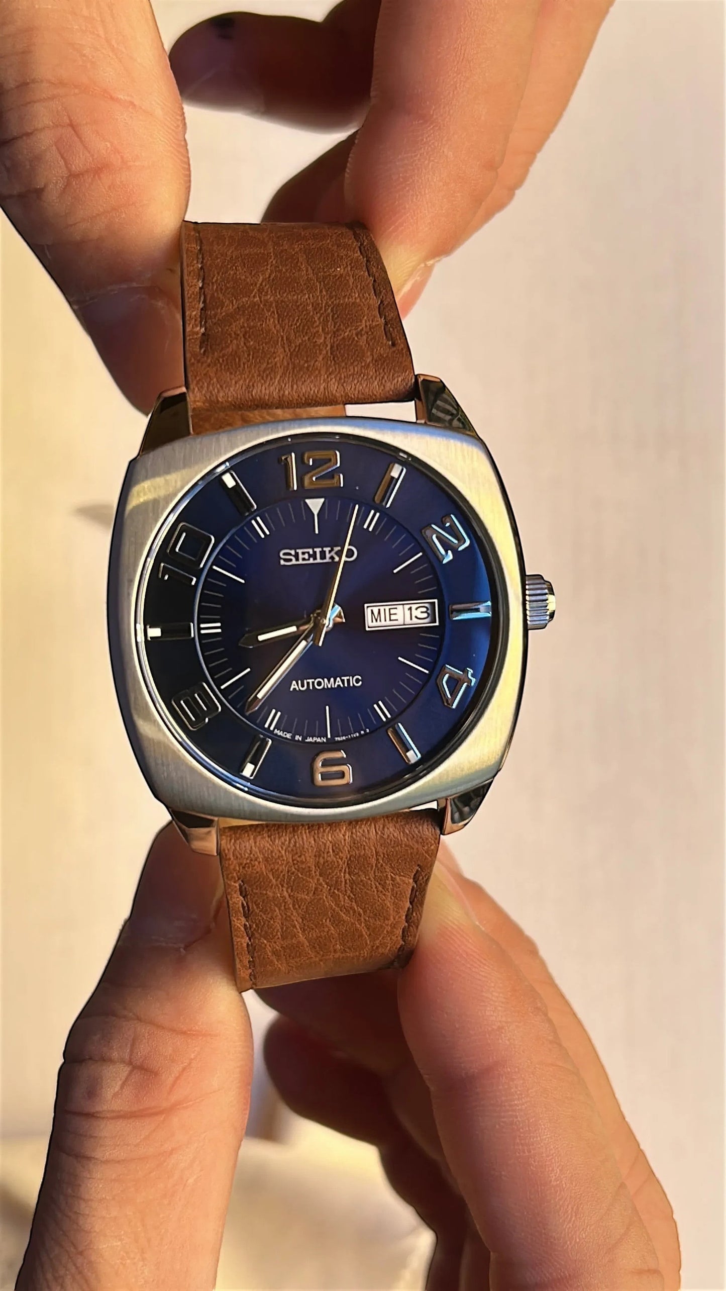 DEL MORAL | RELOJES Seiko Recraft SNKN37 reloj automático con esfera azul y correa de cuero marrón.