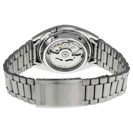 Parte trasera de caja transparente del reloj DEL MORAL | RELOJES Seiko 5 SNXS77 con brazalete de acero inoxidable